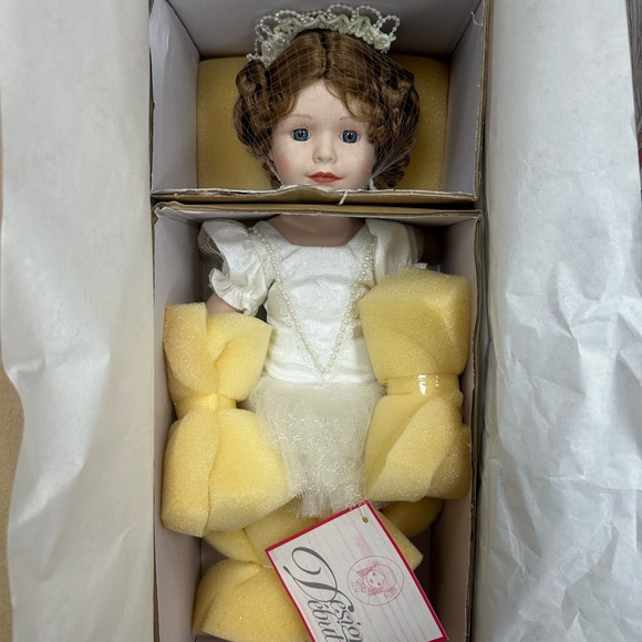 15 Porcelain Dolls New In Box - Picture 8 of 16
